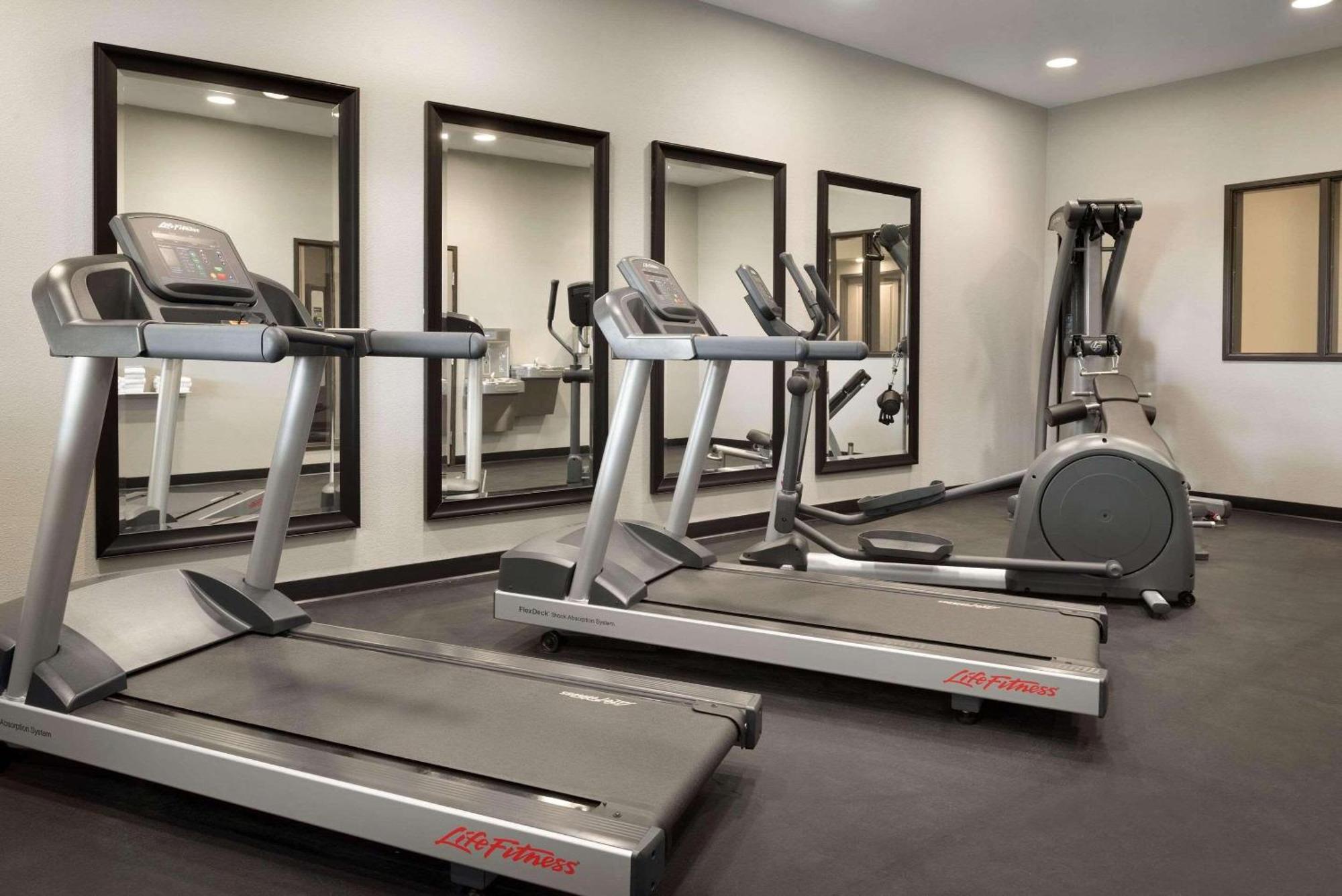 Country Inn & Suites By Radisson, Indianola, Ia Εξωτερικό φωτογραφία